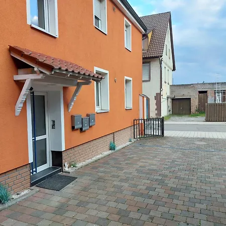 Daire F&f - 3 Zimmer Dg Schickes - Zentral Mit Kostenfreien Privatparkplaetzen Und Wlan *