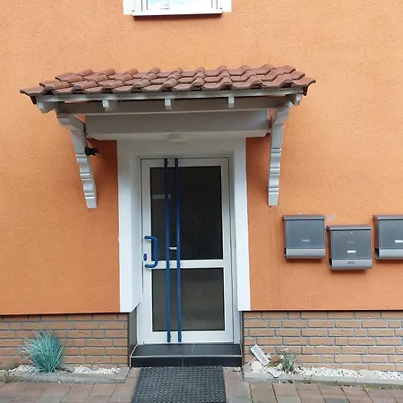 F&f - 3 Zimmer Dg Schickes - Zentral Mit Kostenfreien Privatparkplaetzen Und Wlan Ilsfeld