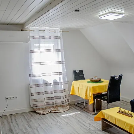 F&f - 3 Zimmer Dg Schickes - Zentral Mit Kostenfreien Privatparkplaetzen Und Wlan Ilsfeld