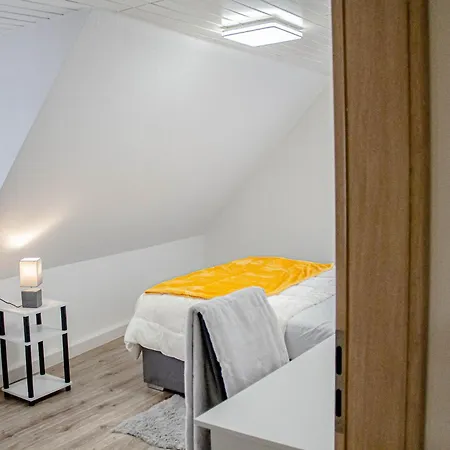 F&f - 3 Zimmer Dg Schickes - Zentral Mit Kostenfreien Privatparkplaetzen Und Wlan * Ilsfeld